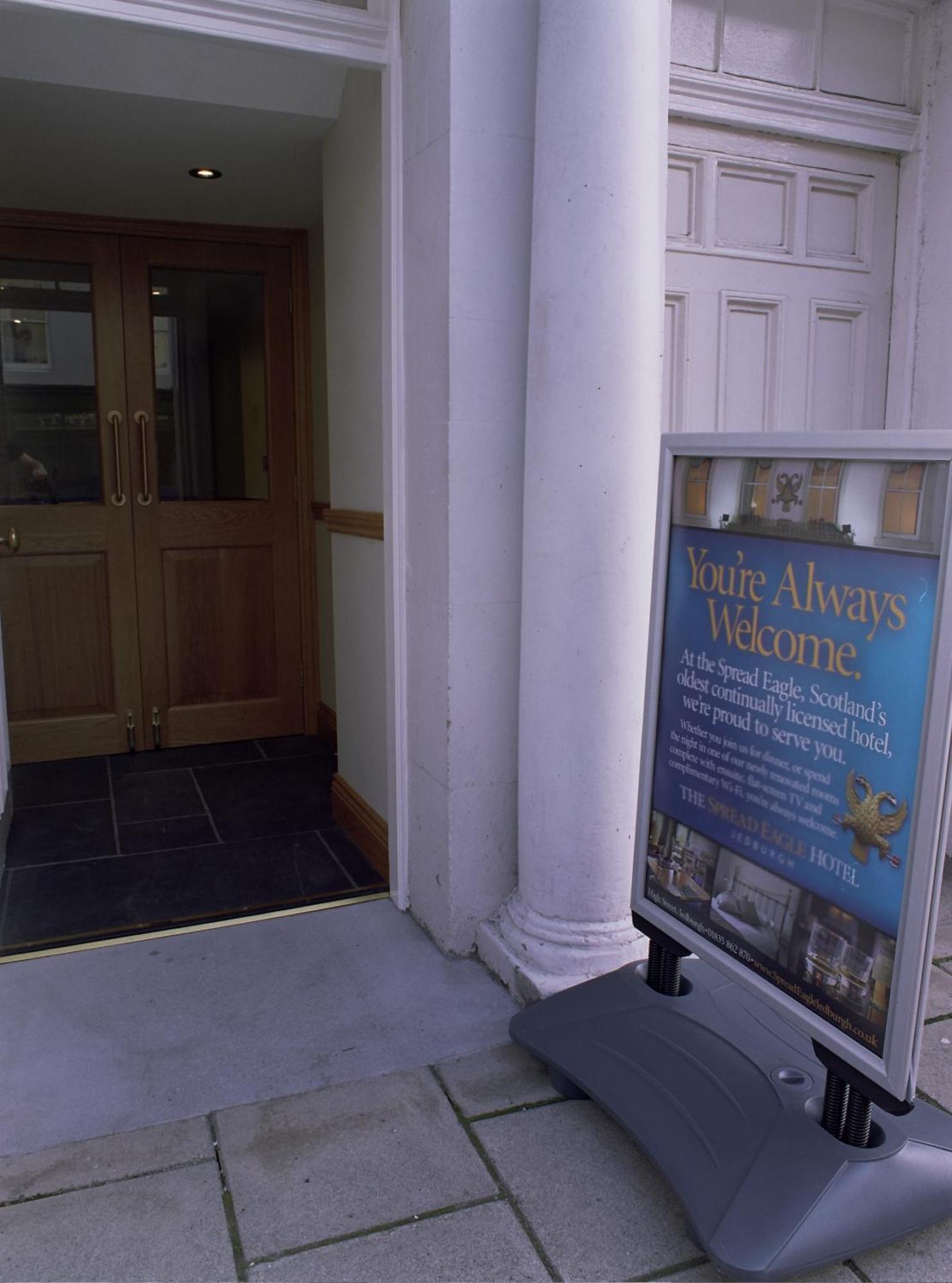 The Spread Eagle Hotel Jedburgh Bagian luar foto